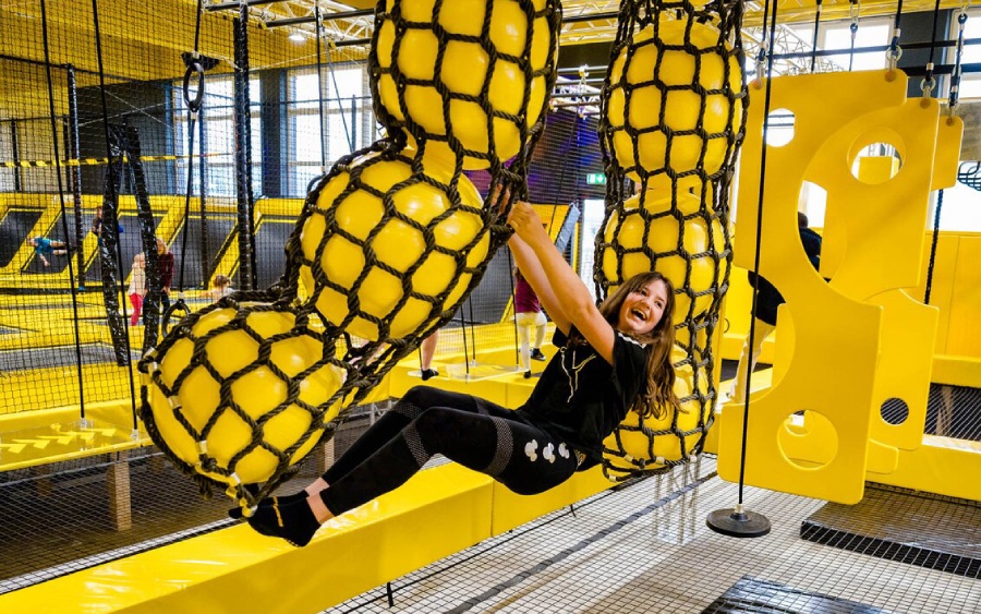 Meilleures idées d'événements pour entreprise pour le team building : parcours d'obstacles en intérieur